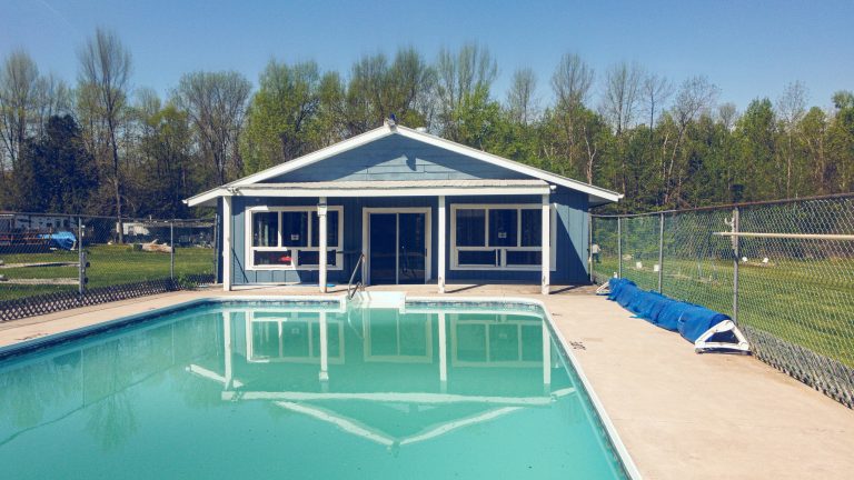 Pool at Heritage on the Lake